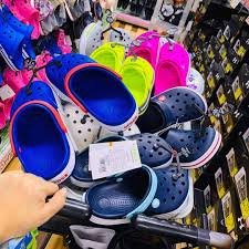 Buy crocs wholesale